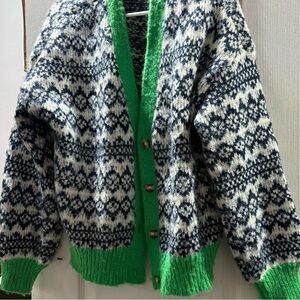 Women's V-Neck Patterned Sweater - Green and Black